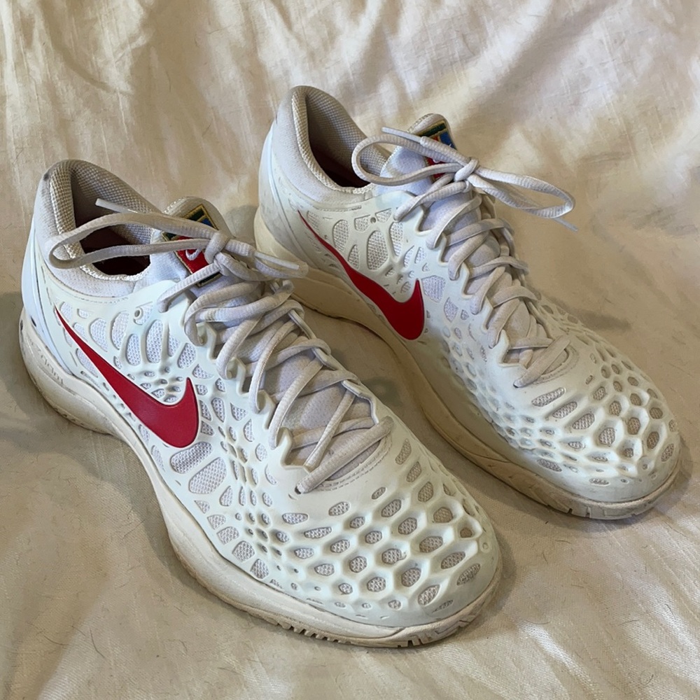 Men’s Nike tennis shoes